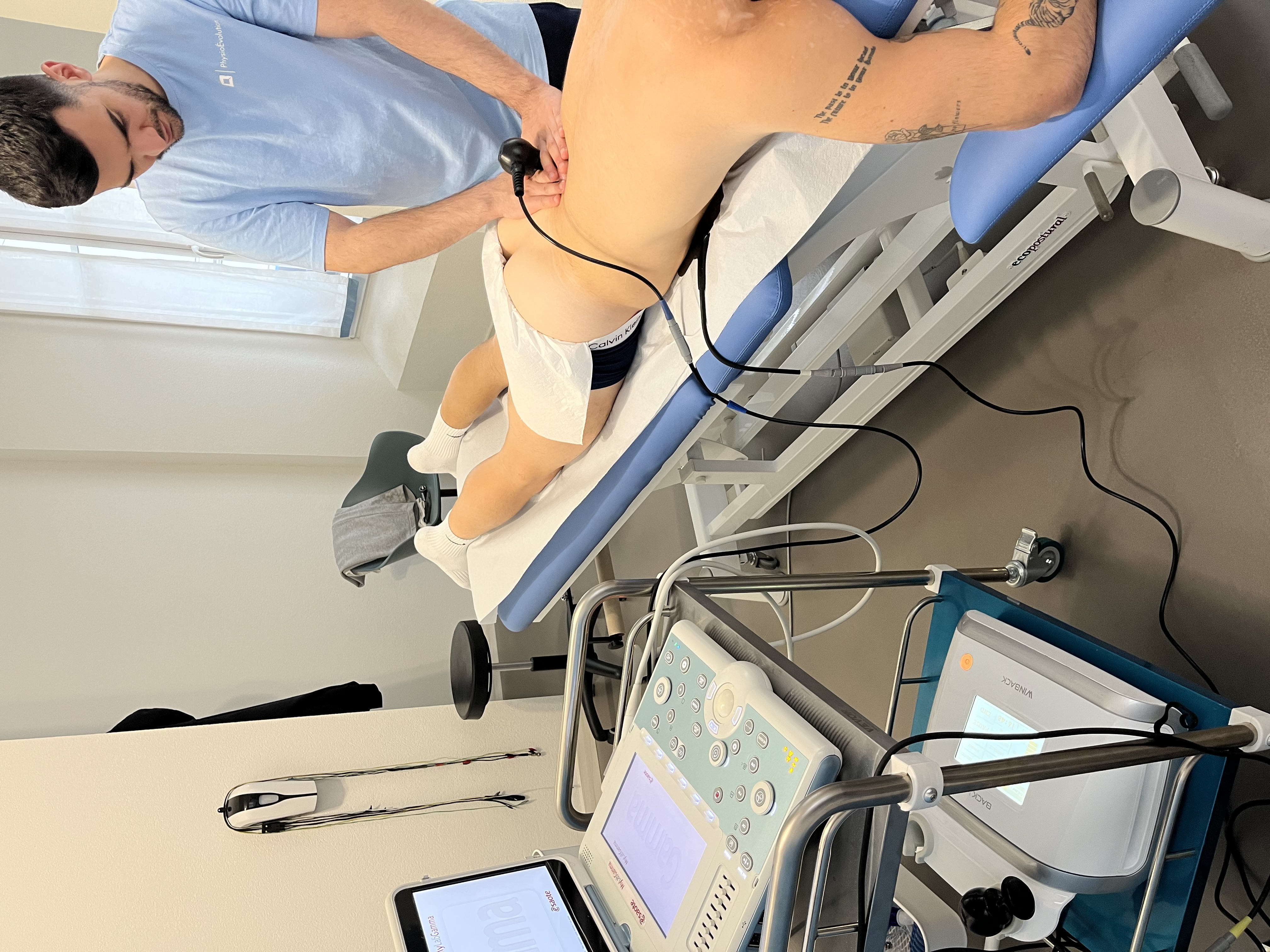 Table de traitement et Tecartherapie chez PhysioÉvolution